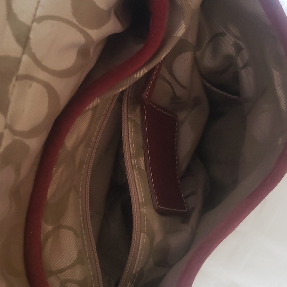 A beautiful maroon swayed coach bag - Picture 4 of 5